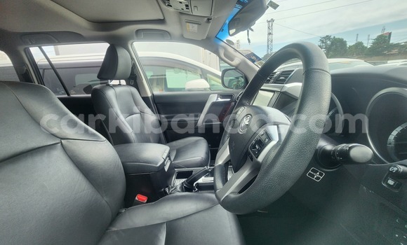 Gura Yakoze Toyota Land Cruiser Prado White Imodoka i Kampala mu Uganda Gura Yakoze Toyota Land Cruiser Prado White Imodoka i Kampala mu Uganda