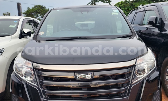 Gura Yakoze Toyota Noah Black Imodoka i Kampala mu Uganda