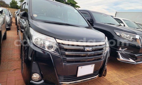 Gura Yakoze Toyota Noah Black Imodoka i Kampala mu Uganda Gura Yakoze Toyota Noah Black Imodoka i Kampala mu Uganda