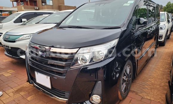 Gura Yakoze Toyota Noah Black Imodoka i Kampala mu Uganda Gura Yakoze Toyota Noah Black Imodoka i Kampala mu Uganda