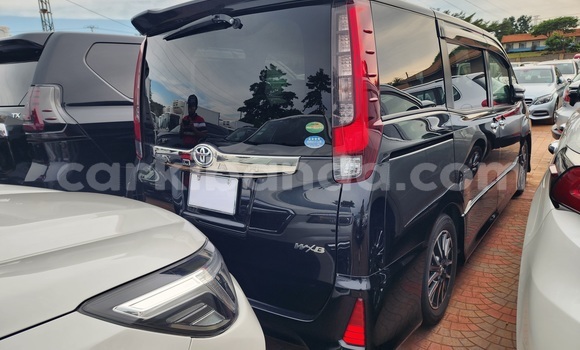 Gura Yakoze Toyota Noah Black Imodoka i Kampala mu Uganda Gura Yakoze Toyota Noah Black Imodoka i Kampala mu Uganda