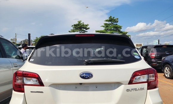 Gura Yakoze Subaru Outback White Imodoka i Kampala mu Uganda Gura Yakoze Subaru Outback White Imodoka i Kampala mu Uganda