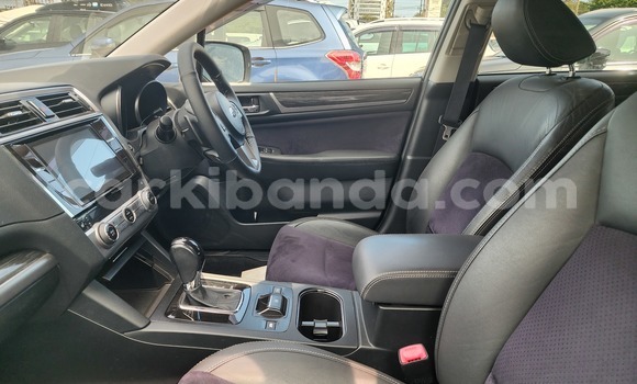 Gura Yakoze Subaru Outback White Imodoka i Kampala mu Uganda Gura Yakoze Subaru Outback White Imodoka i Kampala mu Uganda