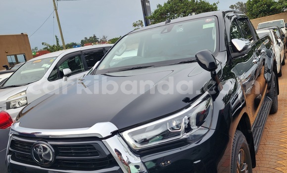 Gura Yakoze Toyota Hilux Black Imodoka i Kampala mu Uganda Gura Yakoze Toyota Hilux Black Imodoka i Kampala mu Uganda