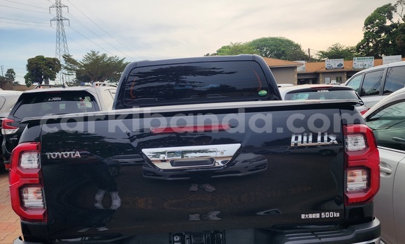 Gura Yakoze Toyota Hilux Black Imodoka i Kampala mu Uganda Gura Yakoze Toyota Hilux Black Imodoka i Kampala mu Uganda