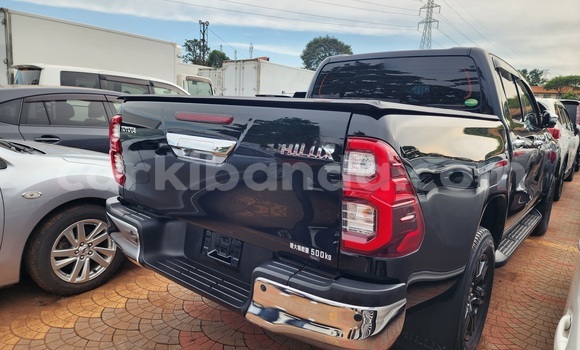 Gura Yakoze Toyota Hilux Black Imodoka i Kampala mu Uganda Gura Yakoze Toyota Hilux Black Imodoka i Kampala mu Uganda