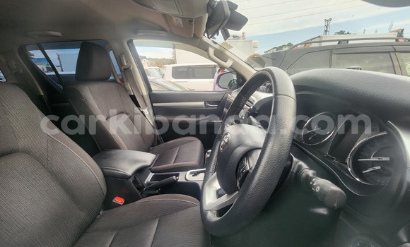 Gura Yakoze Toyota Hilux Black Imodoka i Kampala mu Uganda Gura Yakoze Toyota Hilux Black Imodoka i Kampala mu Uganda