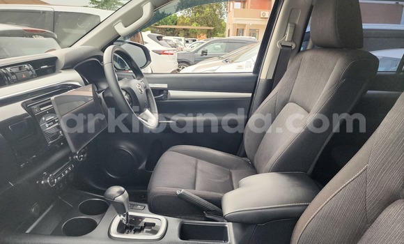 Gura Yakoze Toyota Hilux Black Imodoka i Kampala mu Uganda Gura Yakoze Toyota Hilux Black Imodoka i Kampala mu Uganda