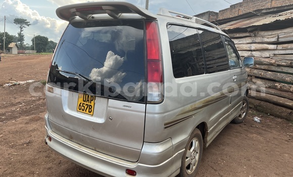 Nunua Ilio tumika Toyota Noah Fedha Gari ndani ya Mukono nchini Uganda Nunua Ilio tumika Toyota Noah Fedha Gari ndani ya Mukono nchini Uganda
