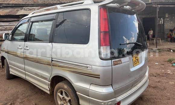 Nunua Ilio tumika Toyota Noah Fedha Gari ndani ya Mukono nchini Uganda Nunua Ilio tumika Toyota Noah Fedha Gari ndani ya Mukono nchini Uganda