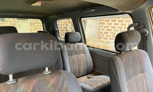 Nunua Ilio tumika Toyota Noah Fedha Gari ndani ya Mukono nchini Uganda Nunua Ilio tumika Toyota Noah Fedha Gari ndani ya Mukono nchini Uganda