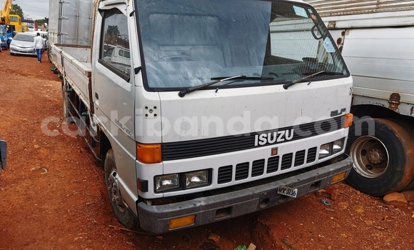 Acheter Import Utilitaire Isuzu FTR 850 Blanc à Kampala, Ouganda