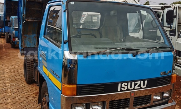 Acheter Import Utilitaire Isuzu FTR 850 Bleu à Kampala, Ouganda