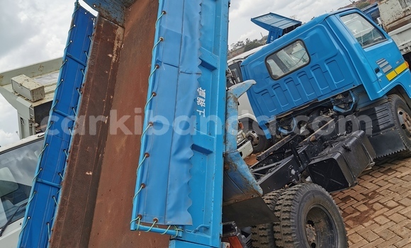 Buy Import Isuzu FTR 850 Blue Truck in Kampala in Uganda Buy Import Isuzu FTR 850 Blue Truck in Kampala in Uganda