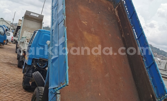 Buy Import Isuzu FTR 850 Blue Truck in Kampala in Uganda Buy Import Isuzu FTR 850 Blue Truck in Kampala in Uganda