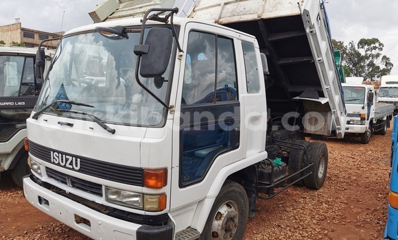 Buy Import Isuzu FTR 850 White Truck in Kampala in Uganda Buy Import Isuzu FTR 850 White Truck in Kampala in Uganda