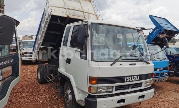Buy Import Isuzu FTR 850 White Truck in Kampala in Uganda Buy Import Isuzu FTR 850 White Truck in Kampala in Uganda