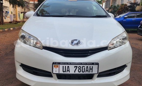 Nunua Ilio tumika Toyota Wish Nyeupe Gari ndani ya Kampala nchini Uganda
