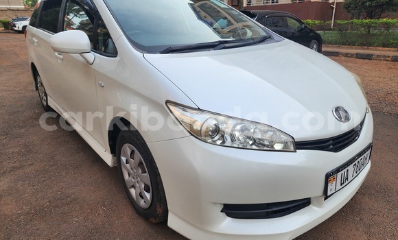 Gura Yakoze Toyota Wish White Imodoka i Kampala mu Uganda Gura Yakoze Toyota Wish White Imodoka i Kampala mu Uganda