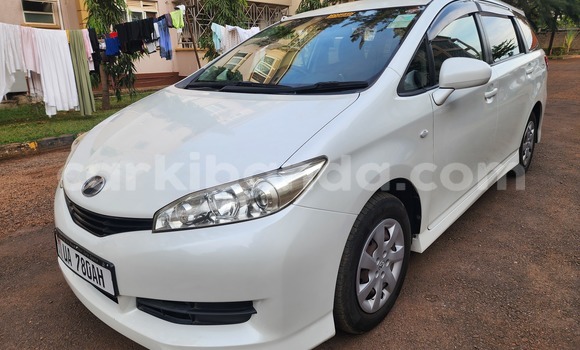 Gura Yakoze Toyota Wish White Imodoka i Kampala mu Uganda Gura Yakoze Toyota Wish White Imodoka i Kampala mu Uganda