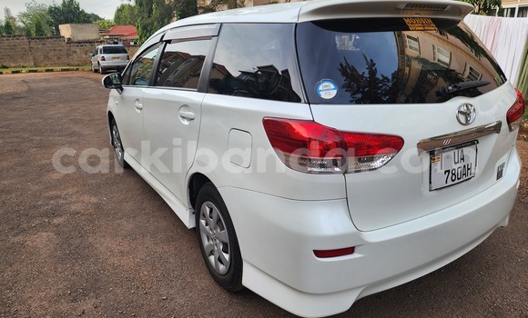 Gura Yakoze Toyota Wish White Imodoka i Kampala mu Uganda Gura Yakoze Toyota Wish White Imodoka i Kampala mu Uganda