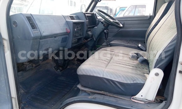 Nunua Imported Isuzu Adventure Fedha Gari ndani ya Kampala nchini Uganda Nunua Imported Isuzu Adventure Fedha Gari ndani ya Kampala nchini Uganda