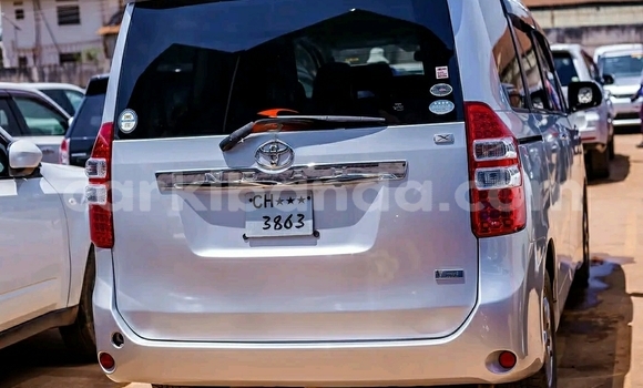 Nunua Ilio tumika Toyota Noah Fedha Gari ndani ya Kampala nchini Uganda Nunua Ilio tumika Toyota Noah Fedha Gari ndani ya Kampala nchini Uganda