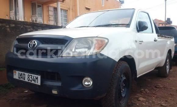 Buy Used Toyota Hilux White Car in Arua in Uganda