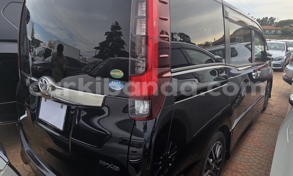 Nunua Mpya Toyota Noah Nyeusi Gari ndani ya Kampala nchini Uganda Nunua Mpya Toyota Noah Nyeusi Gari ndani ya Kampala nchini Uganda