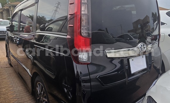 Nunua Mpya Toyota Noah Nyeusi Gari ndani ya Kampala nchini Uganda Nunua Mpya Toyota Noah Nyeusi Gari ndani ya Kampala nchini Uganda