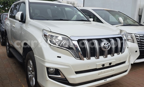 Acheter Neuf Voiture Toyota Land Cruiser Prado Blanc à Kampala, Ouganda Acheter Neuf Voiture Toyota Land Cruiser Prado Blanc à Kampala, Ouganda