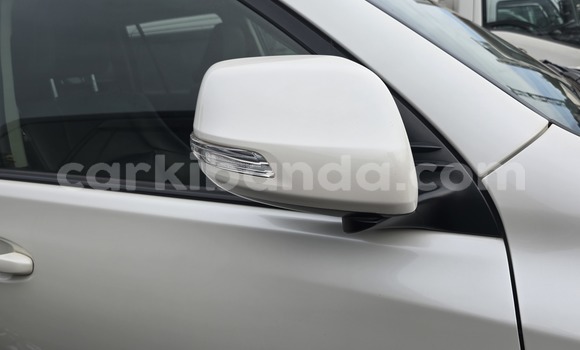 Acheter Neuf Voiture Toyota Land Cruiser Prado Blanc à Kampala, Ouganda Acheter Neuf Voiture Toyota Land Cruiser Prado Blanc à Kampala, Ouganda