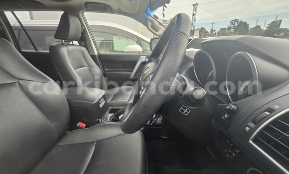 Acheter Neuf Voiture Toyota Land Cruiser Prado Blanc à Kampala, Ouganda Acheter Neuf Voiture Toyota Land Cruiser Prado Blanc à Kampala, Ouganda