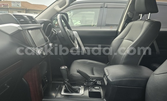 Acheter Neuf Voiture Toyota Land Cruiser Prado Blanc à Kampala, Ouganda Acheter Neuf Voiture Toyota Land Cruiser Prado Blanc à Kampala, Ouganda