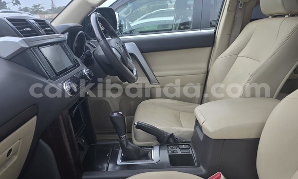 Acheter Neuf Voiture Toyota Land Cruiser Prado Noir à Kampala, Ouganda Acheter Neuf Voiture Toyota Land Cruiser Prado Noir à Kampala, Ouganda