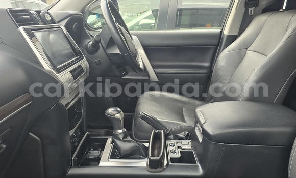 Acheter Neuf Voiture Toyota Land Cruiser Prado Noir à Kampala, Ouganda Acheter Neuf Voiture Toyota Land Cruiser Prado Noir à Kampala, Ouganda