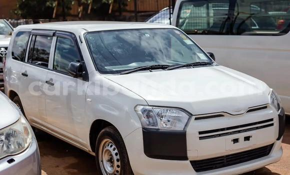 Nunua Ilio tumika Toyota Probox Nyeupe Gari ndani ya Kampala nchini Uganda Nunua Ilio tumika Toyota Probox Nyeupe Gari ndani ya Kampala nchini Uganda