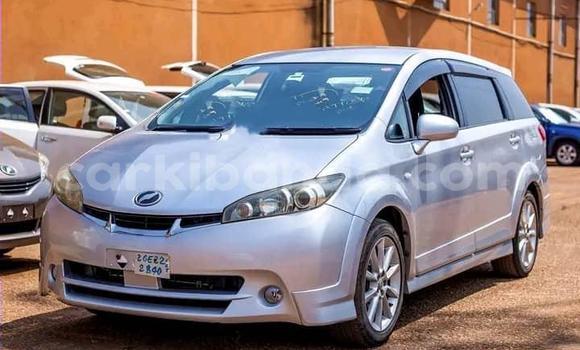 Gura Yakoze Toyota Wish Silver Imodoka i Kampala mu Uganda