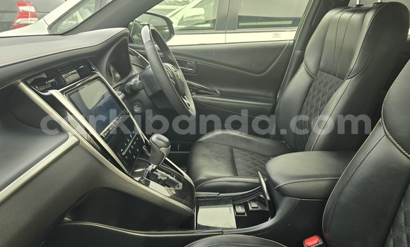 Acheter Neuf Voiture Toyota Harrier Noir à Kampala, Ouganda Acheter Neuf Voiture Toyota Harrier Noir à Kampala, Ouganda
