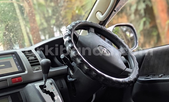 Nunua Ilio tumika Toyota Hiace Fedha Gari ndani ya Kampala nchini Uganda Nunua Ilio tumika Toyota Hiace Fedha Gari ndani ya Kampala nchini Uganda