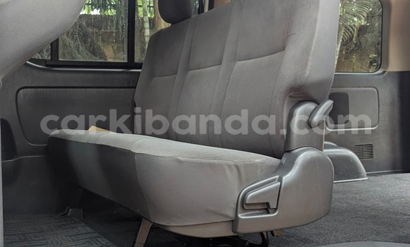 Nunua Ilio tumika Toyota Hiace Fedha Gari ndani ya Kampala nchini Uganda Nunua Ilio tumika Toyota Hiace Fedha Gari ndani ya Kampala nchini Uganda