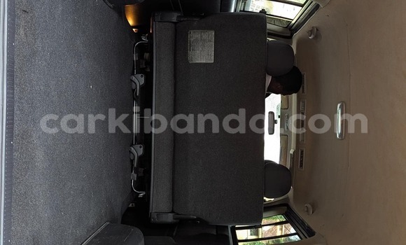 Nunua Ilio tumika Toyota Hiace Fedha Gari ndani ya Kampala nchini Uganda Nunua Ilio tumika Toyota Hiace Fedha Gari ndani ya Kampala nchini Uganda