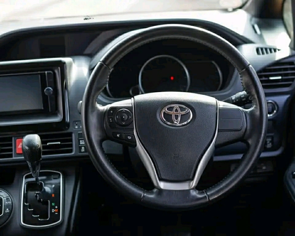 リクエスト Buy used toyota noah white car in kampala in uganda - carkibanda