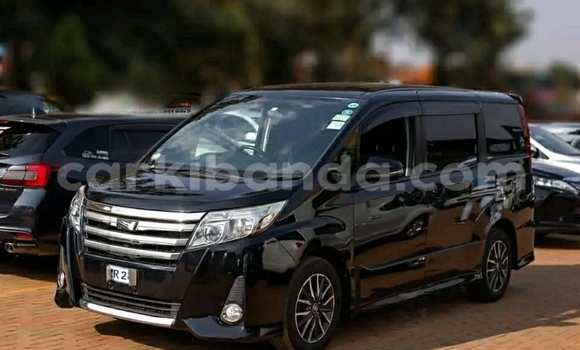Nunua Ilio tumika Toyota Noah Nyeusi Gari ndani ya Kampala nchini Uganda Nunua Ilio tumika Toyota Noah Nyeusi Gari ndani ya Kampala nchini Uganda