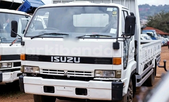 Nunua Ilio tumika Isuzu Bighorn Nyeupe Lori ndani ya Kampala nchini Uganda Nunua Ilio tumika Isuzu Bighorn Nyeupe Lori ndani ya Kampala nchini Uganda