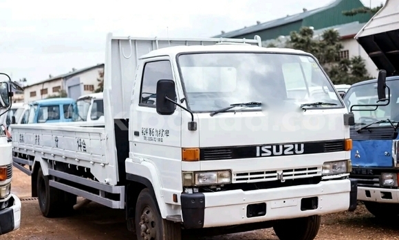 Nunua Ilio tumika Isuzu Bighorn Nyeupe Lori ndani ya Kampala nchini Uganda Nunua Ilio tumika Isuzu Bighorn Nyeupe Lori ndani ya Kampala nchini Uganda