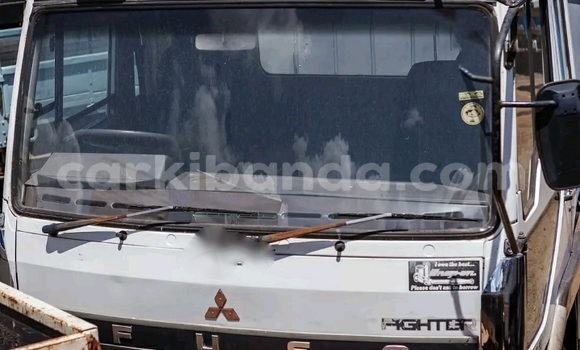 Nunua Ilio tumika Mitsubishi L400 Fedha Lori ndani ya Kampala nchini Uganda Nunua Ilio tumika Mitsubishi L400 Fedha Lori ndani ya Kampala nchini Uganda