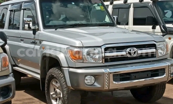 Acheter Occasion Voiture Toyota Land Cruiser Gris à Kampala, Ouganda Acheter Occasion Voiture Toyota Land Cruiser Gris à Kampala, Ouganda