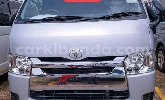 Nunua Ilio tumika Toyota Hiace Fedha Gari ndani ya Kampala nchini Uganda Nunua Ilio tumika Toyota Hiace Fedha Gari ndani ya Kampala nchini Uganda