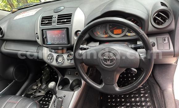 Nunua Ilio tumika Toyota RAV4 Nyeupe Gari ndani ya Kampala nchini Uganda Nunua Ilio tumika Toyota RAV4 Nyeupe Gari ndani ya Kampala nchini Uganda